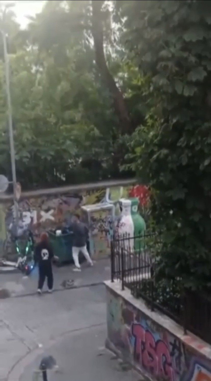 Kadıköy'de sokakta yatan sevgililer! Binaları mesken tutup kabusu yaşattılar - Resim: 3