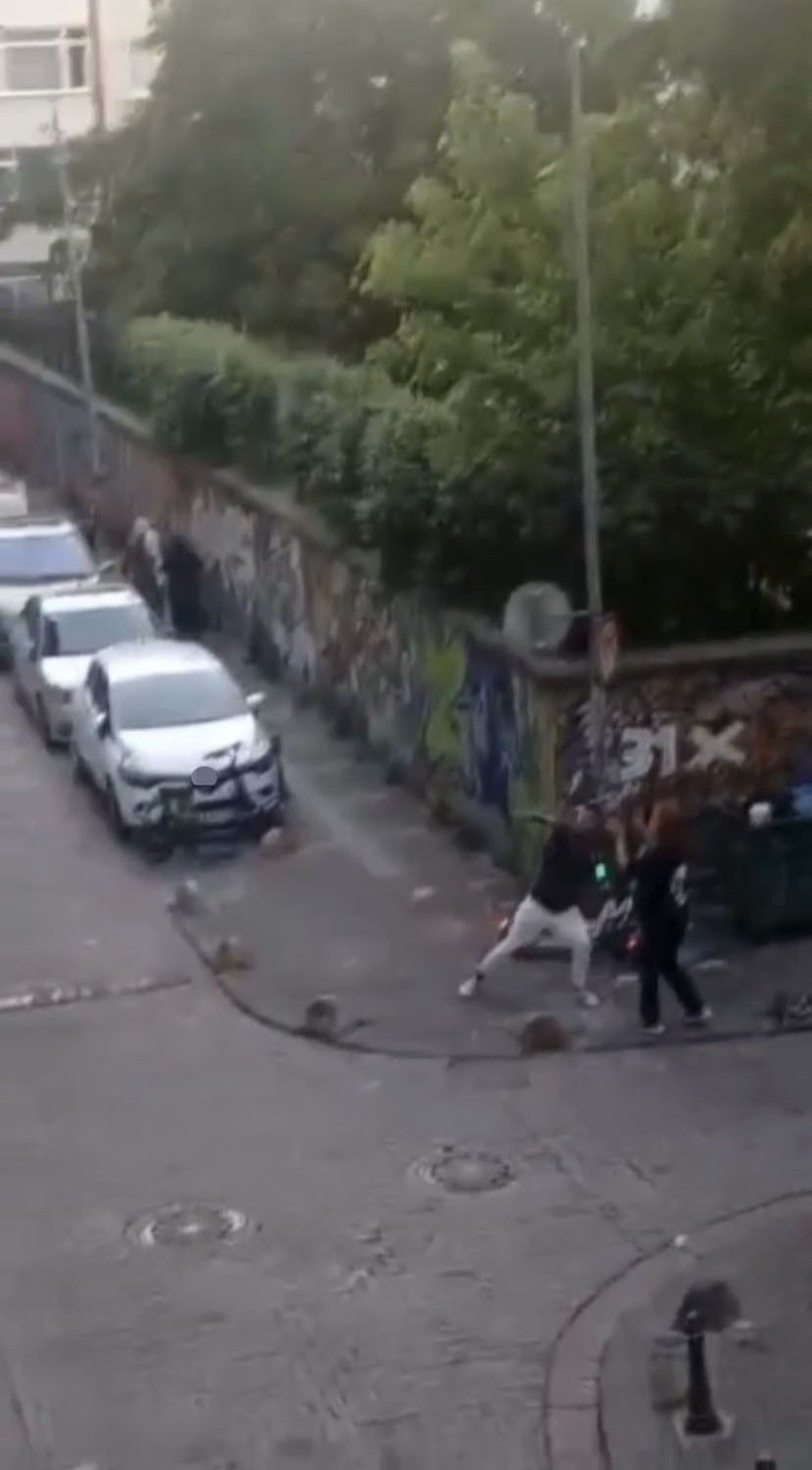 Kadıköy'de sokakta yatan sevgililer! Binaları mesken tutup kabusu yaşattılar - Resim: 2