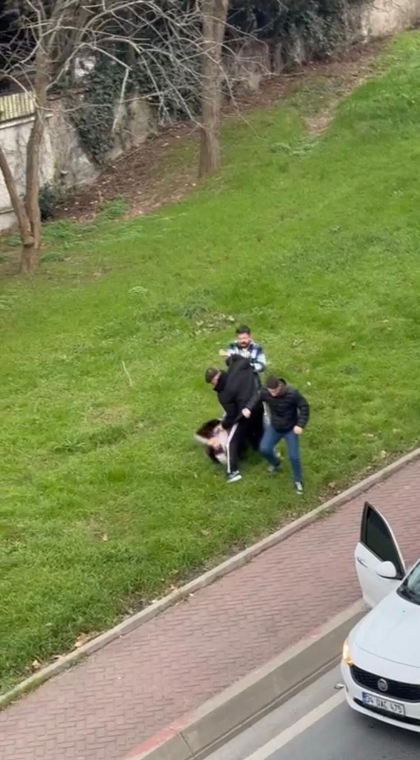 Yol verme kavgasında sevgilisinin gözü önünde 3 kişi tarafından darp edildi - Resim: 2