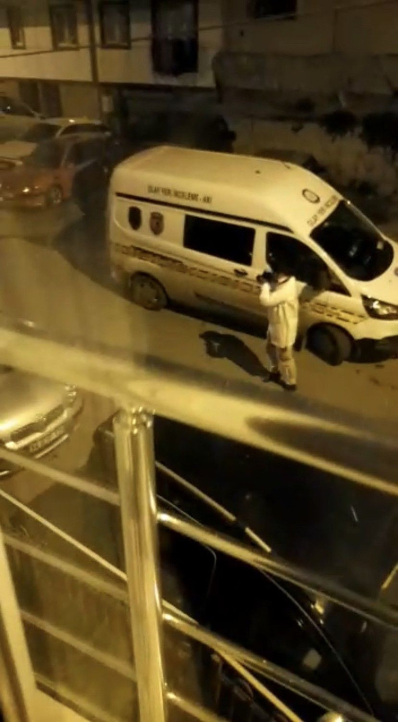 İstanbul’da barışma randevusu çok korkunç bitti! 2 çocuğunun annesini kalbinden bıçakladı - Resim: 2