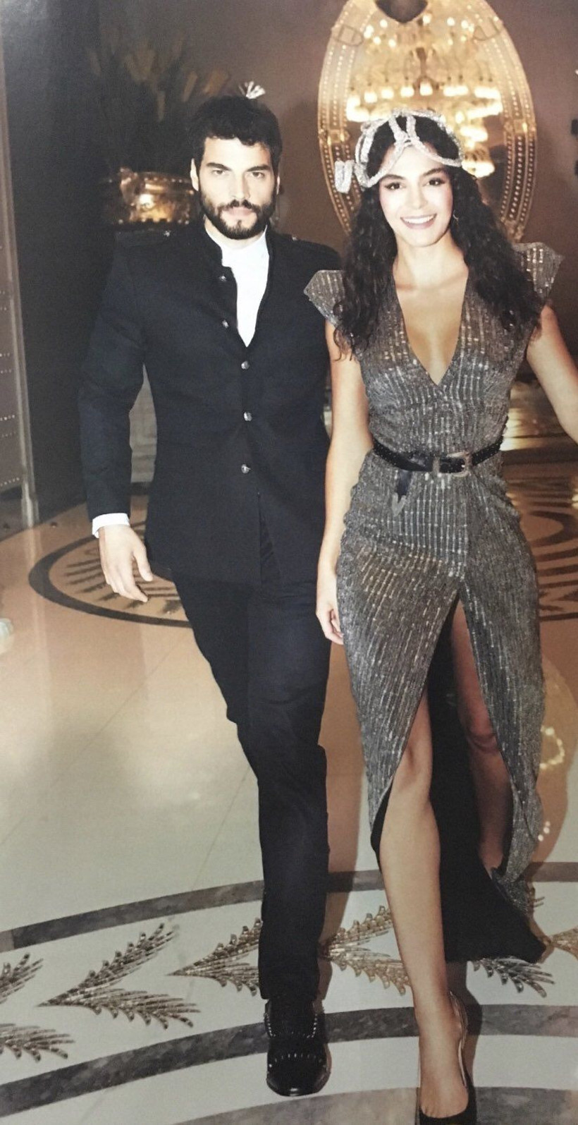 Hercai'nin yıldızları Ebru Şahin ve Akın Akınözü sosyal medyayı salladı! TT oldular - Resim: 4