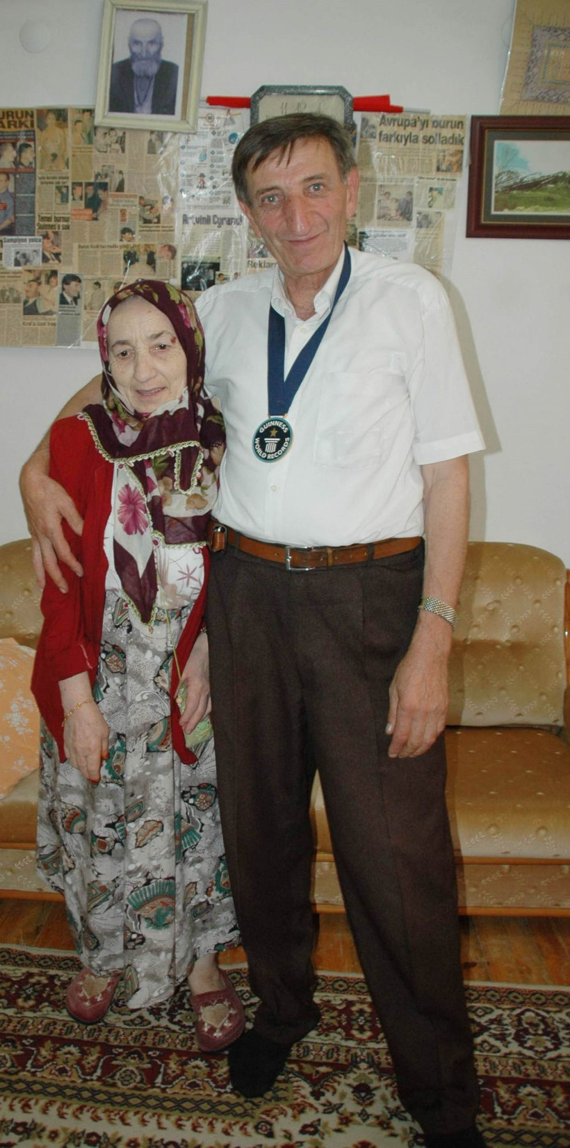 "Dünyanın en uzun burunlu adamı" seçilen Artvinli öldü, son görüntüleri Togg'la - Resim: 1