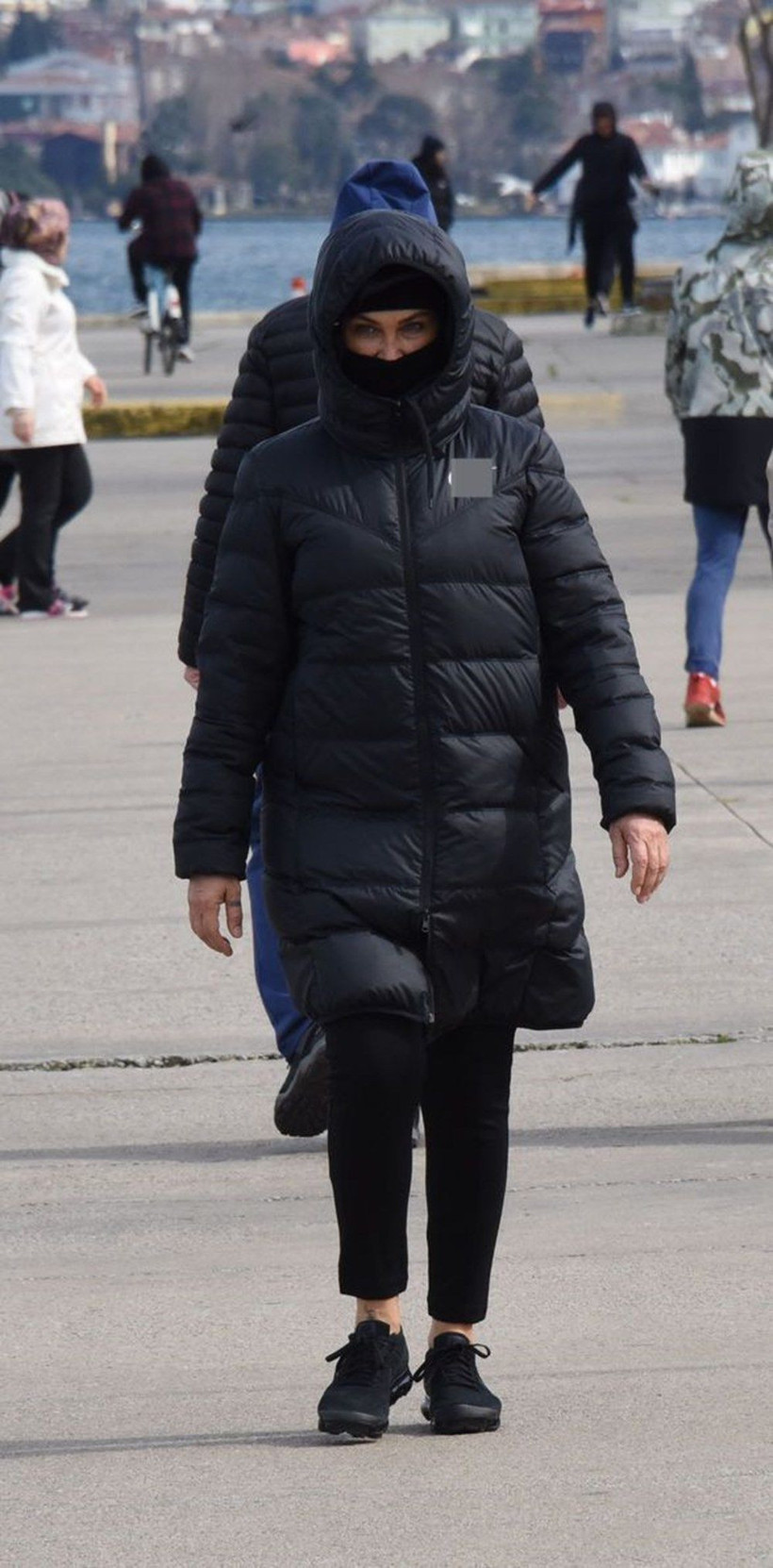 Hülya Avşar evde kalmaya uymadı Kaya Çilingiroğlu'na tepki gösterdi - Resim: 2