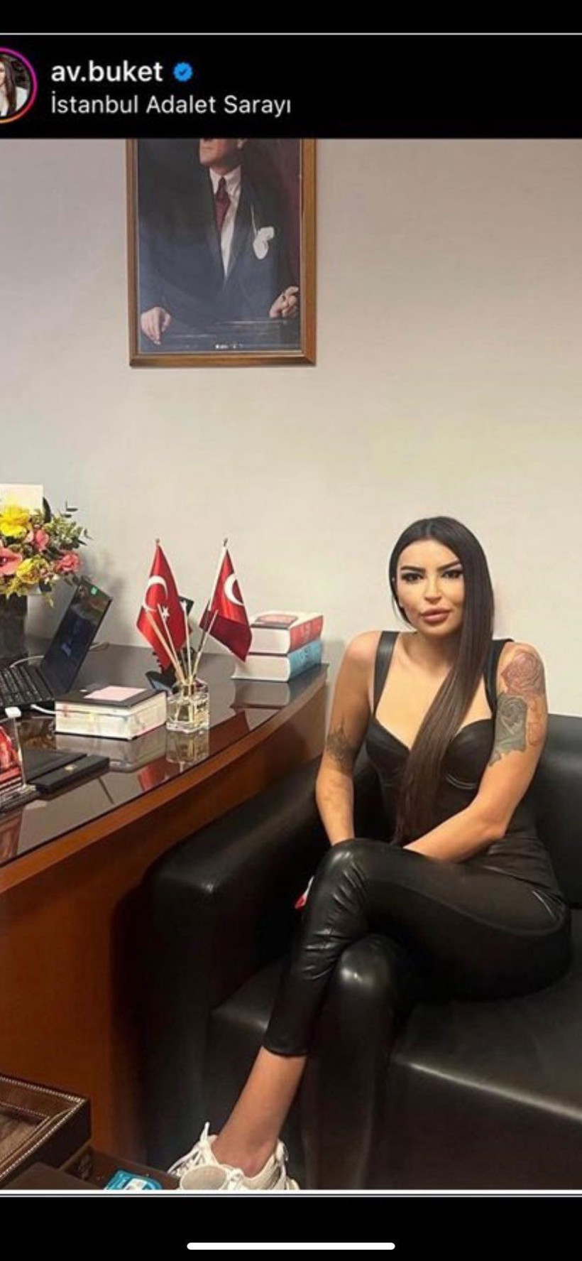 Terör savcısının odasından 'Ben asla kaybetmem' diye fotoğraf paylaştı! Savcının görev yeri değişti, avukata dava... - Resim: 1