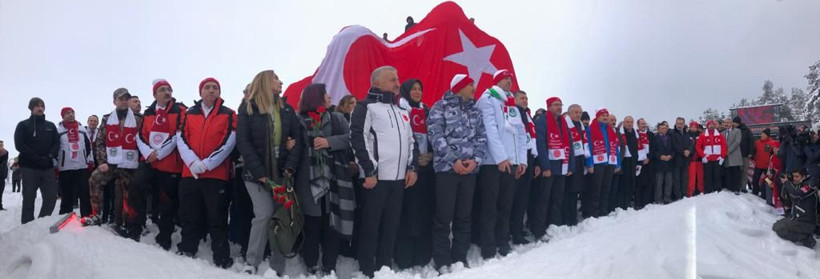 Şehit Mehmetçiklerin kardan heykellerine yoğun ilgi! Bakanlar da oradaydı - Resim: 1