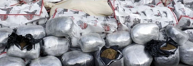 Batman'da 1 ton ele geçirildi plastik boruların arasından çıktı - Resim: 1