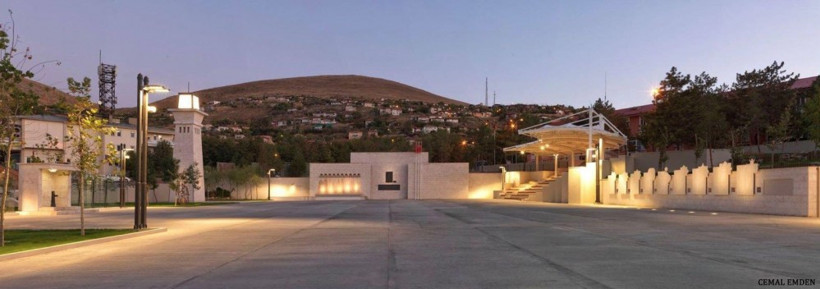 3S Kale Holding’in destekleriyle yenilenen Divriği Cumhuriyet Meydanı açıldı - Resim: 1