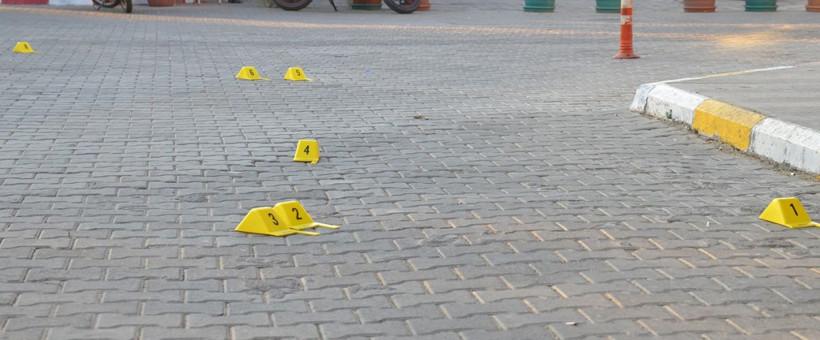 Manisa'da polisle çatışıp suçluyu hastaneden kaçırmak istediler - Resim: 1