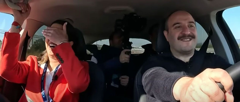 Fulya Öztürk'ün zor anları Bakan Varank Togg'da gaza bastı bu görüntüler ortaya çıktı - Resim: 4