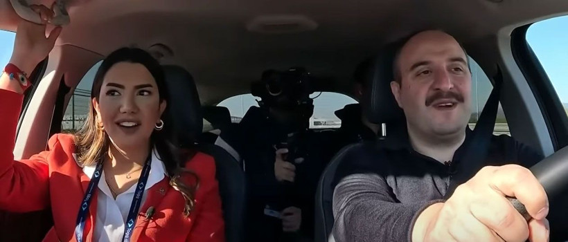 Fulya Öztürk'ün zor anları Bakan Varank Togg'da gaza bastı bu görüntüler ortaya çıktı - Resim: 1