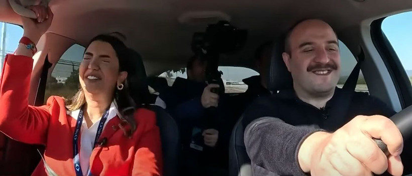 Fulya Öztürk'ün zor anları Bakan Varank Togg'da gaza bastı bu görüntüler ortaya çıktı - Resim: 2