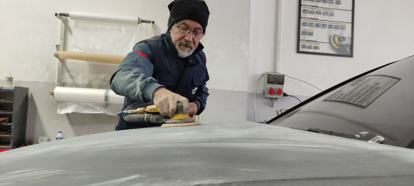 Karda yaşanan kazaların ardından kaportacılarda araç koyacak yer kalmadı - Resim: 2