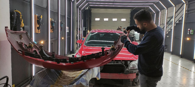 Karda yaşanan kazaların ardından kaportacılarda araç koyacak yer kalmadı - Resim: 3