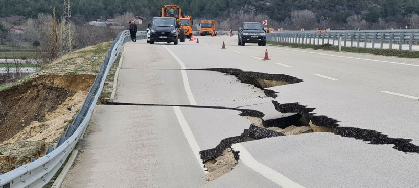 Kastamonu'da kara yolu çöktü! Tarım arazileri sular altında kaldı - Resim: 2