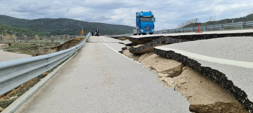 Kastamonu'da kara yolu çöktü! Tarım arazileri sular altında kaldı - Resim: 3
