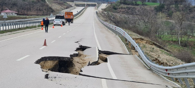 Kastamonu'da kara yolu çöktü! Tarım arazileri sular altında kaldı - Resim: 4