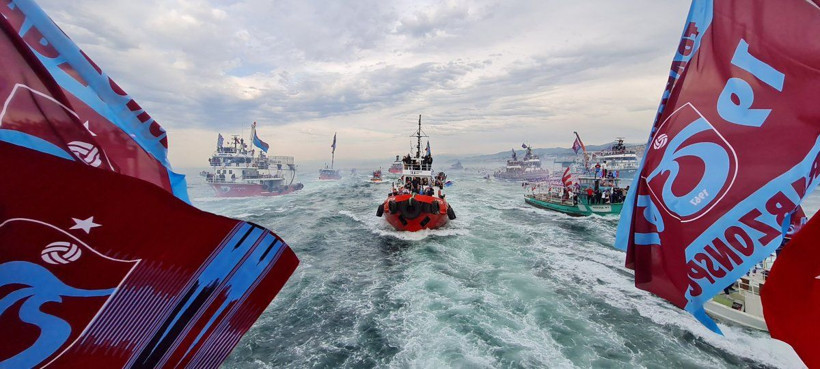 Trabzonspor taraftarı kutlamalara denizden başladı - Resim: 3