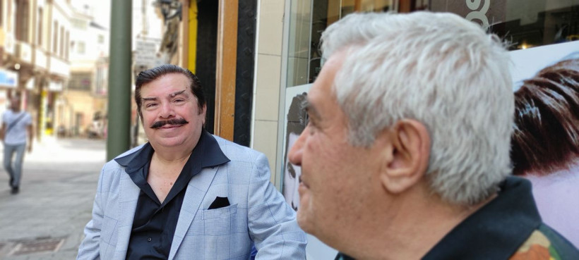 Benzerliği görenleri şaşkına çevirdi! Onu gören Orhan Gencebay sanıyor: Herkes fotoğraf çektiriyor - Resim: 4