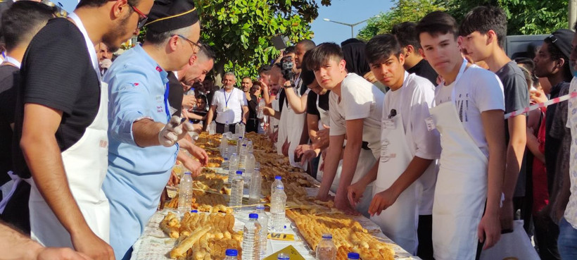 Böylesi görülmedi! 1,5 gün aç kaldı 15 metreden fazla yedi bakın ne kazandı - Resim: 4