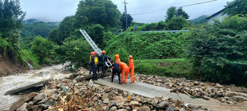 Güney Kore'de peş peşe iki felaket! 22 kişi öldü, çok sayıda kayıp var - Resim: 2