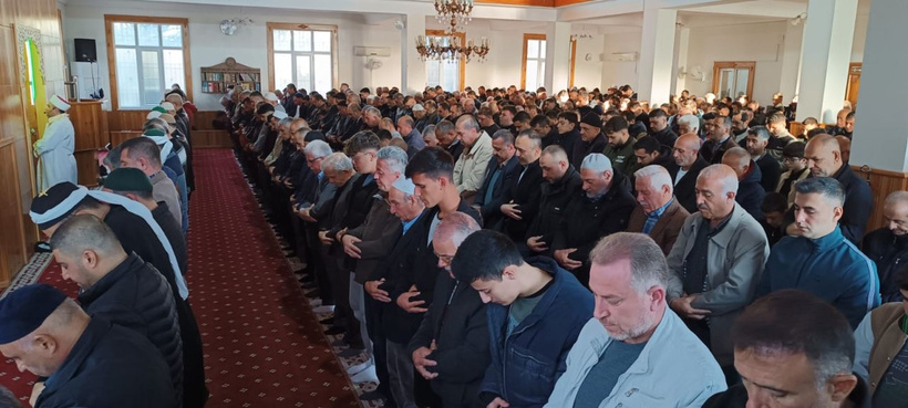 Ramazan Bayramı namazı için camilere akın ettiler! Bayramınız mübarek olsun - Resim: 2