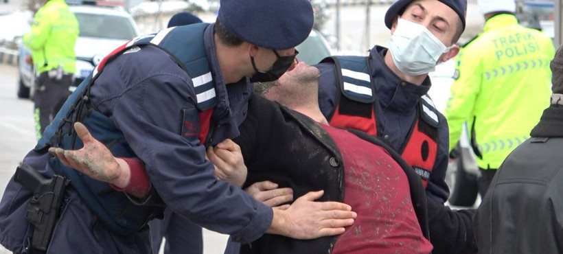 Isparta'da kahreden anlar! Annesini kaybeden acılı adam sinir krizi geçirdi - Resim: 3