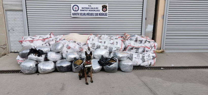 Batman'da 1 ton ele geçirildi plastik boruların arasından çıktı - Resim: 3