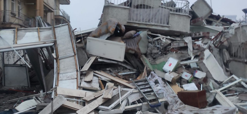 Enkaz altında kaldı! Ayağı kesilerek kurtarılabildi - Resim: 3