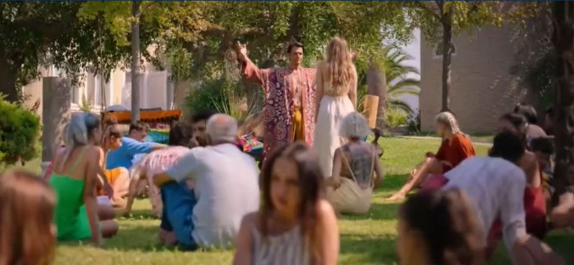 Mehmet Günsür 'soyun' dedi Aslı Enver şaştı kaldı! Bir anda herkes soyundu! Arayış dizisi olay oldu - Resim: 3