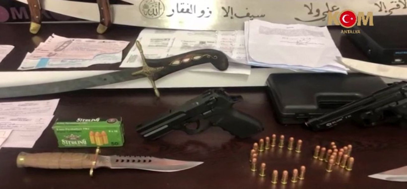 Antalya'da tefeciler senedi imzalamayanların üzerine piton bırakmışlar - Resim: 4