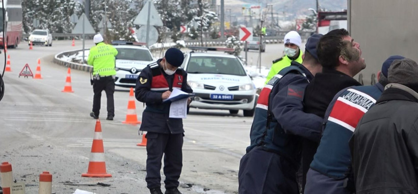 Isparta'da kahreden anlar! Annesini kaybeden acılı adam sinir krizi geçirdi - Resim: 4