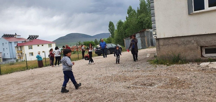 Bingöl Karlıova'daki 5,7 büyüklüğünde depremden ilk görüntüler - Resim: 1