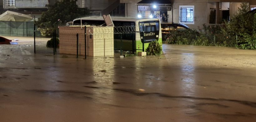 41 yılın afeti İstanbul'u vurdu, böylesi ilk kez oldu! Film sahnesi değil hepsi gerçek - Resim: 17