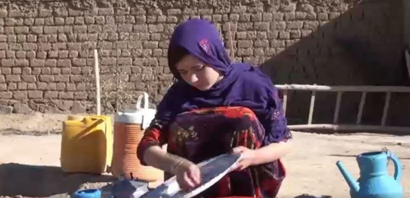 İnsanlık dramı! 10 yaşındaki kız ailesinin 2 bin 200 dolar borcu için satıldı - Resim: 2