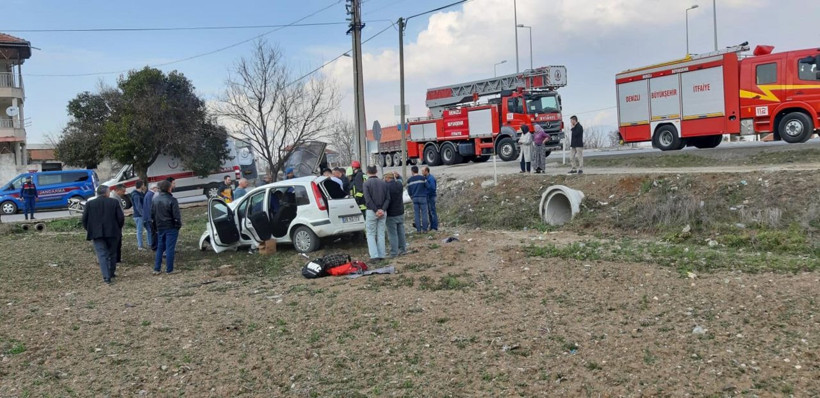 Denizli'de takla atan otomobil tarlaya uçtu: 3 yaralı - Resim: 1