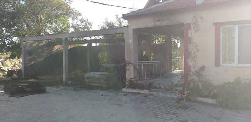 Muğla'da dehşet Bıçakladı tüfekle vurdu evini ateşe verdi - Resim: 1