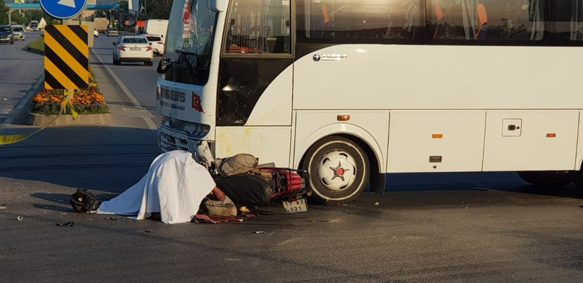 Çanakkale'nin Biga ilçesinde midibüsle çarpışan motosikletin sürücüsü öldü - Resim: 4