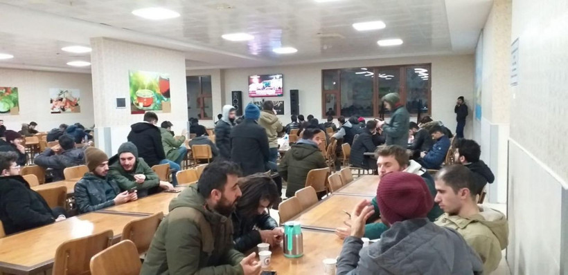 Elazığ'daki deprem sonrası Gençlik ve Spor Bakanlığı seferber oldu - Resim: 2
