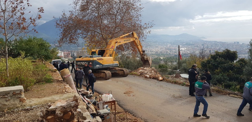 Antalya'da ak sakallı dede komando beresini taktı! 'Savaşa hazırım' deyip zor anlar yaşattı - Resim: 1