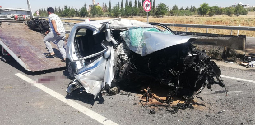 Şanlıurfa’da korkunç kaza! Aracın motorun kopup fırladı 3 kişi feci şekilde öldü - Resim: 3