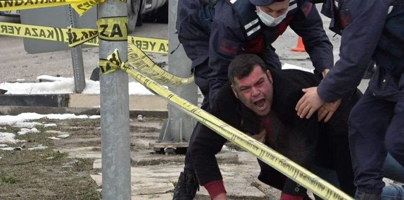 Isparta'da kahreden anlar! Annesini kaybeden acılı adam sinir krizi geçirdi - Resim: 1