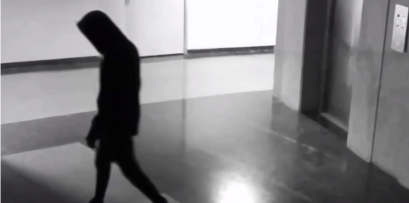 Bu fotoğraftaki kişiye dikkat öyle bir şey yaptı ki... - Resim: 1