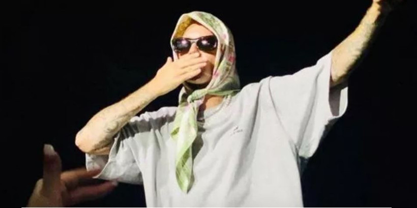 Justin Bieber baş örtüsüyle sahnede dans etti! Videosu viral oldu - Resim: 3