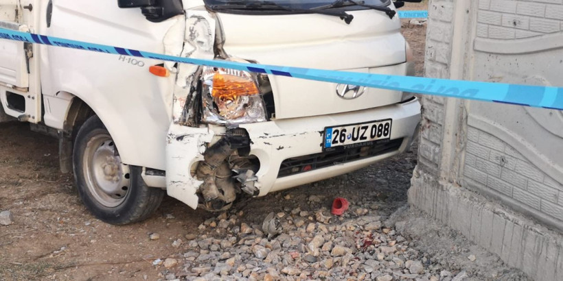 Bursa'da kamyonet sokakta oynayan çocukların arasına daldı 1 ölü 1 yaralı - Resim: 3