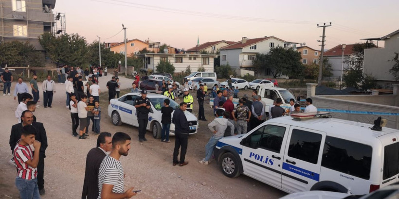 Bursa'da kamyonet sokakta oynayan çocukların arasına daldı 1 ölü 1 yaralı - Resim: 4