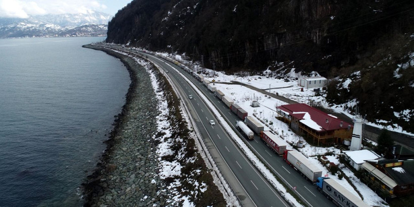 Artvin Sarp Sınır Kapısı'ndaki TIR kuyruğu Fındıklı'ya kadar ulaştı - Resim: 4