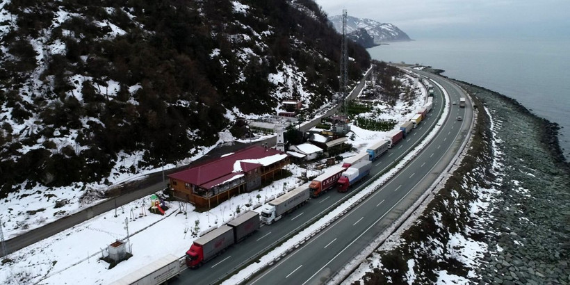 Artvin Sarp Sınır Kapısı'ndaki TIR kuyruğu Fındıklı'ya kadar ulaştı - Resim: 2