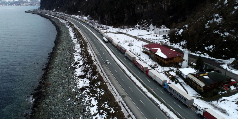 Artvin Sarp Sınır Kapısı'ndaki TIR kuyruğu Fındıklı'ya kadar ulaştı - Resim: 3