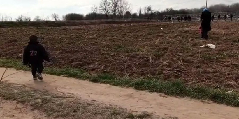 Minik mültecinin umuda yolculuğu yürek sızlattı - Resim: 4