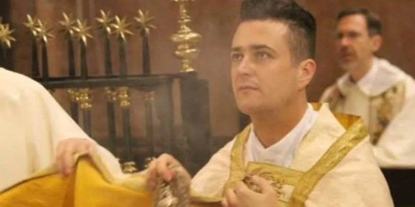 Skandal patladı! Kilise parasıyla cinsel ilişki partisi: Meğer tecavüz hapı... - Resim: 3